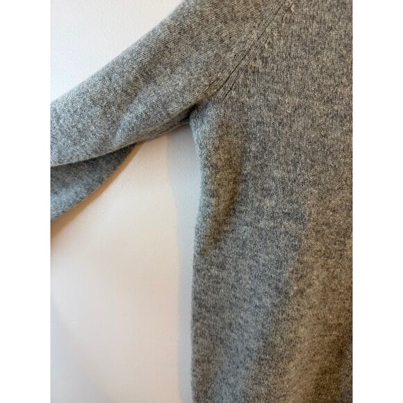 J.Crew Mens Large 100% Lambswool Gray VNeck Sweater Classic Minimalist Cozy Core - Picture 4 of 7